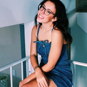 Meet your Posher, Abigail